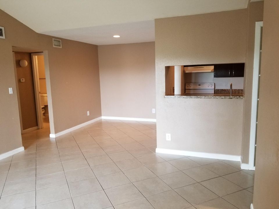 For Sale: $195,000 (1 beds, 1 baths, 780 Square Feet)