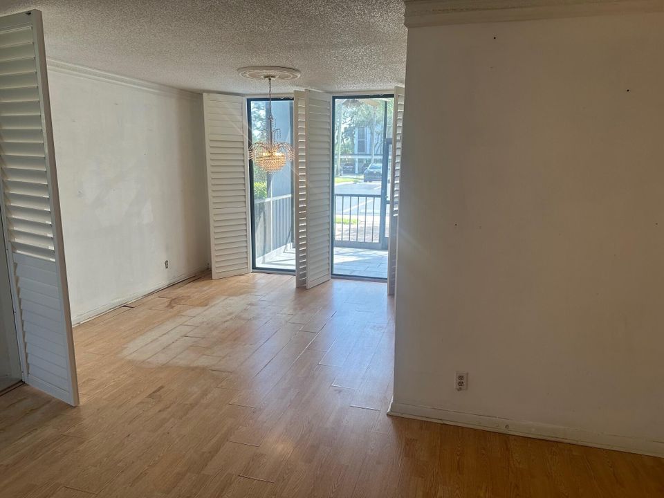 For Sale: $179,000 (2 beds, 2 baths, 1255 Square Feet)