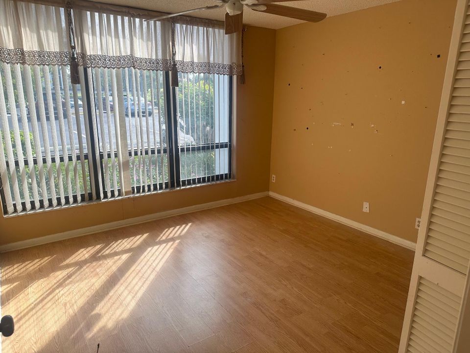 For Sale: $179,000 (2 beds, 2 baths, 1255 Square Feet)