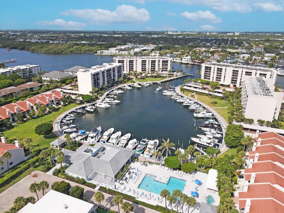 For Sale: $1,800,000 (3 beds, 2 baths, 1759 Square Feet)