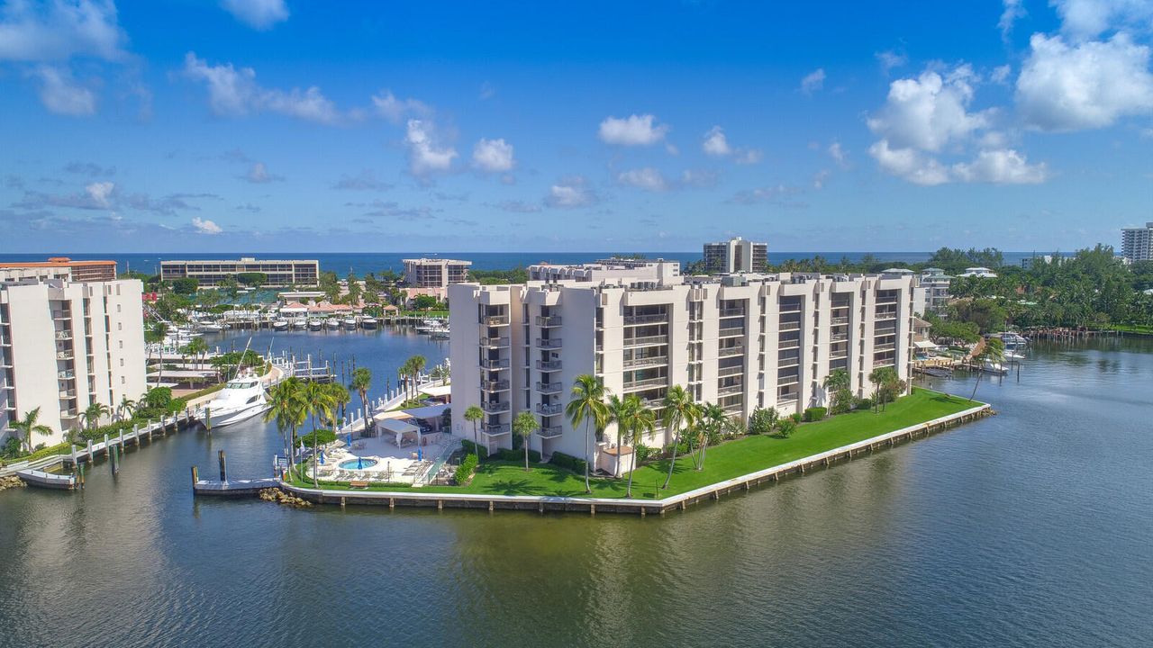 For Sale: $1,800,000 (3 beds, 2 baths, 1759 Square Feet)