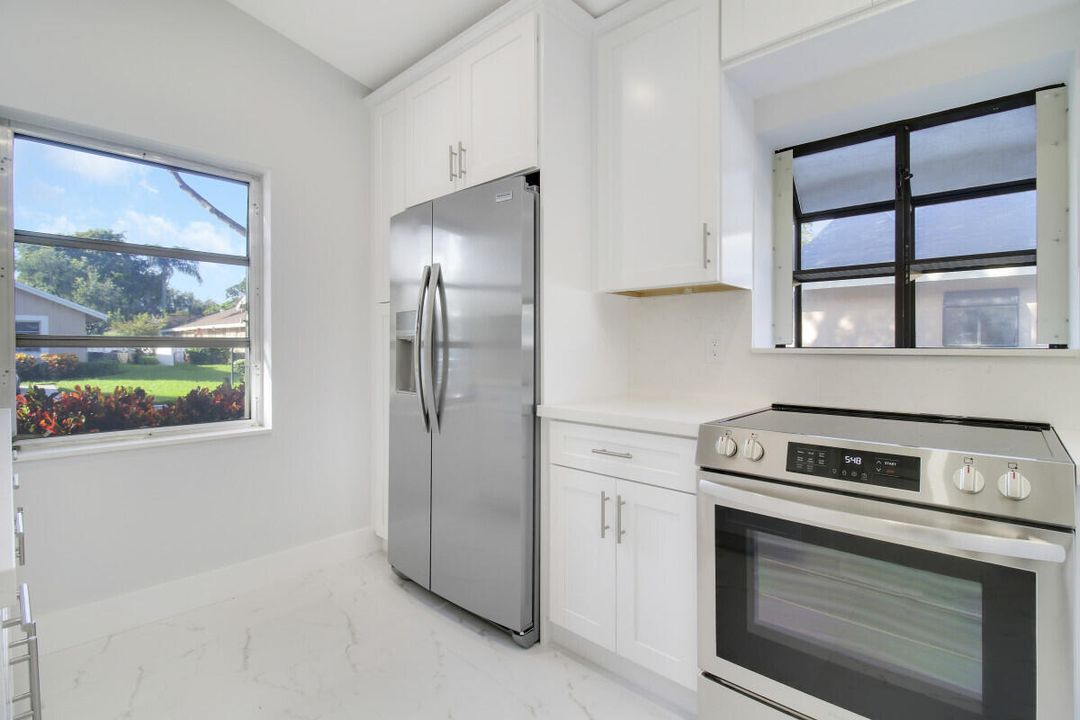 For Sale: $389,000 (2 beds, 2 baths, 1148 Square Feet)