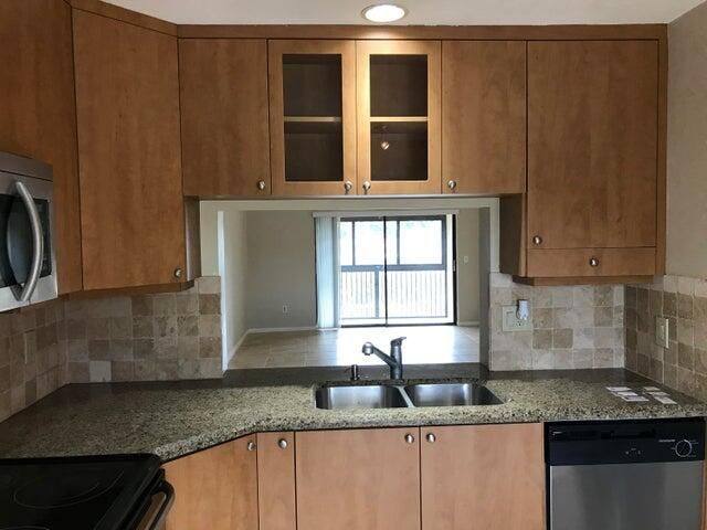 For Rent: $2,199 (2 beds, 2 baths, 1175 Square Feet)