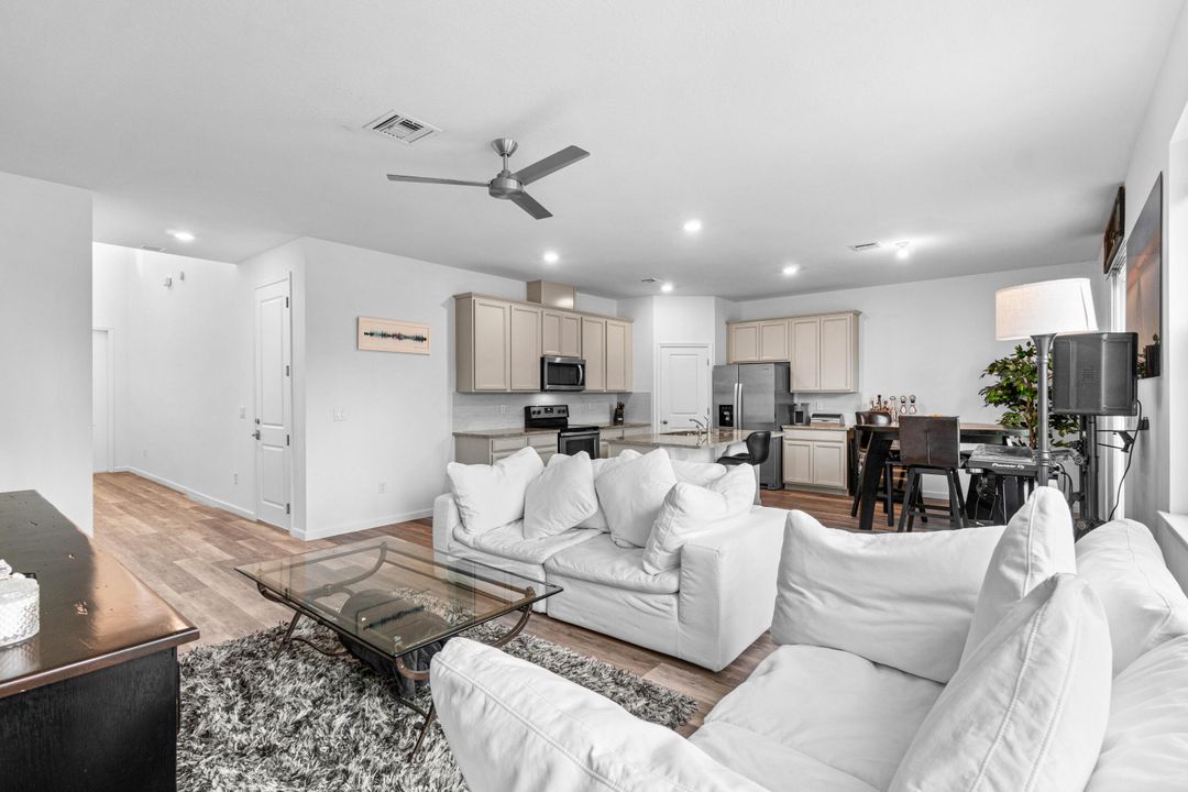 For Sale: $580,000 (3 beds, 2 baths, 1885 Square Feet)