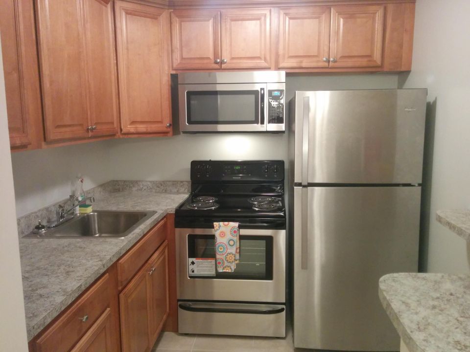 For Sale: $99,900 (1 beds, 1 baths, 684 Square Feet)