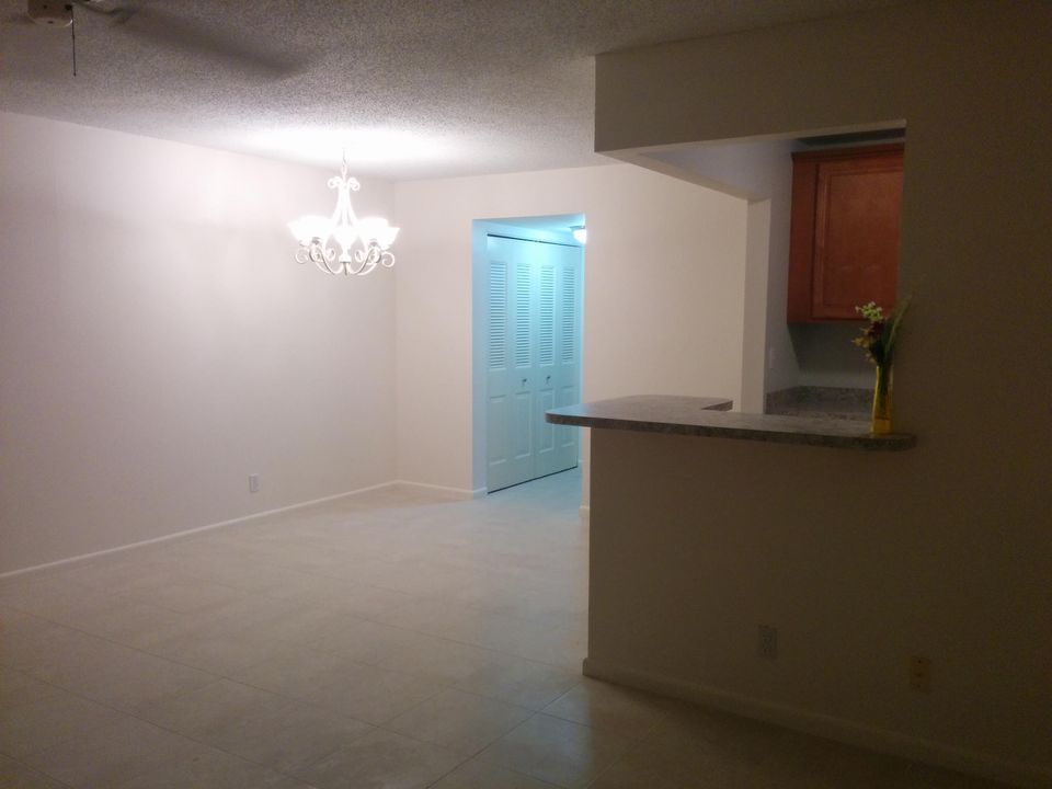 For Sale: $99,900 (1 beds, 1 baths, 684 Square Feet)