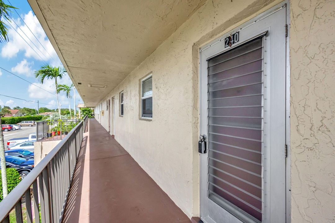 Active With Contract: $68,000 (1 beds, 1 baths, 790 Square Feet)