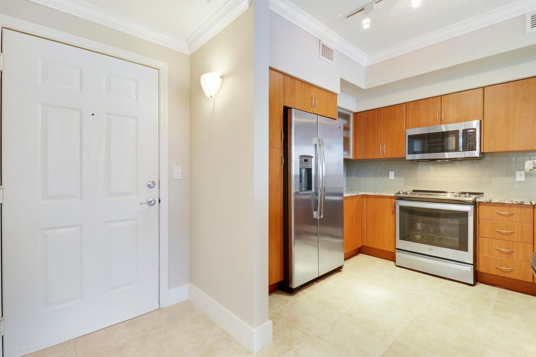 For Sale: $379,000 (2 beds, 2 baths, 1237 Square Feet)