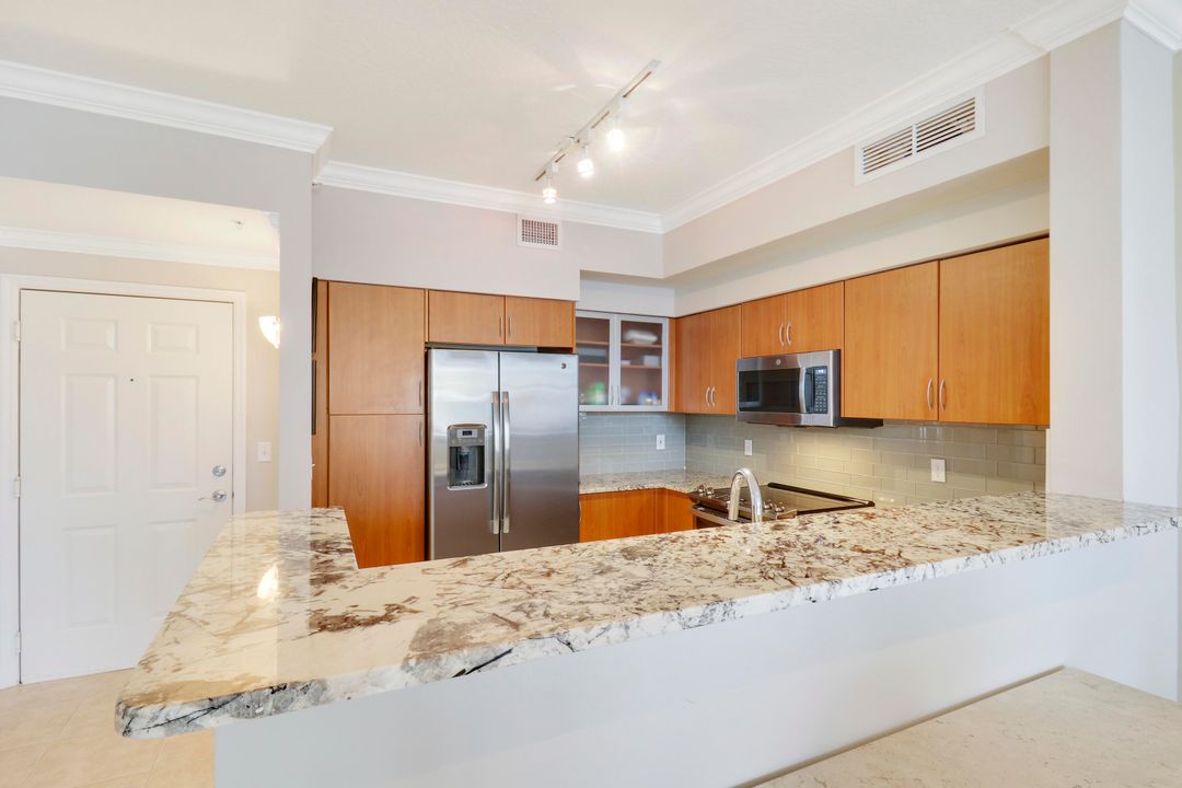 For Sale: $379,000 (2 beds, 2 baths, 1237 Square Feet)