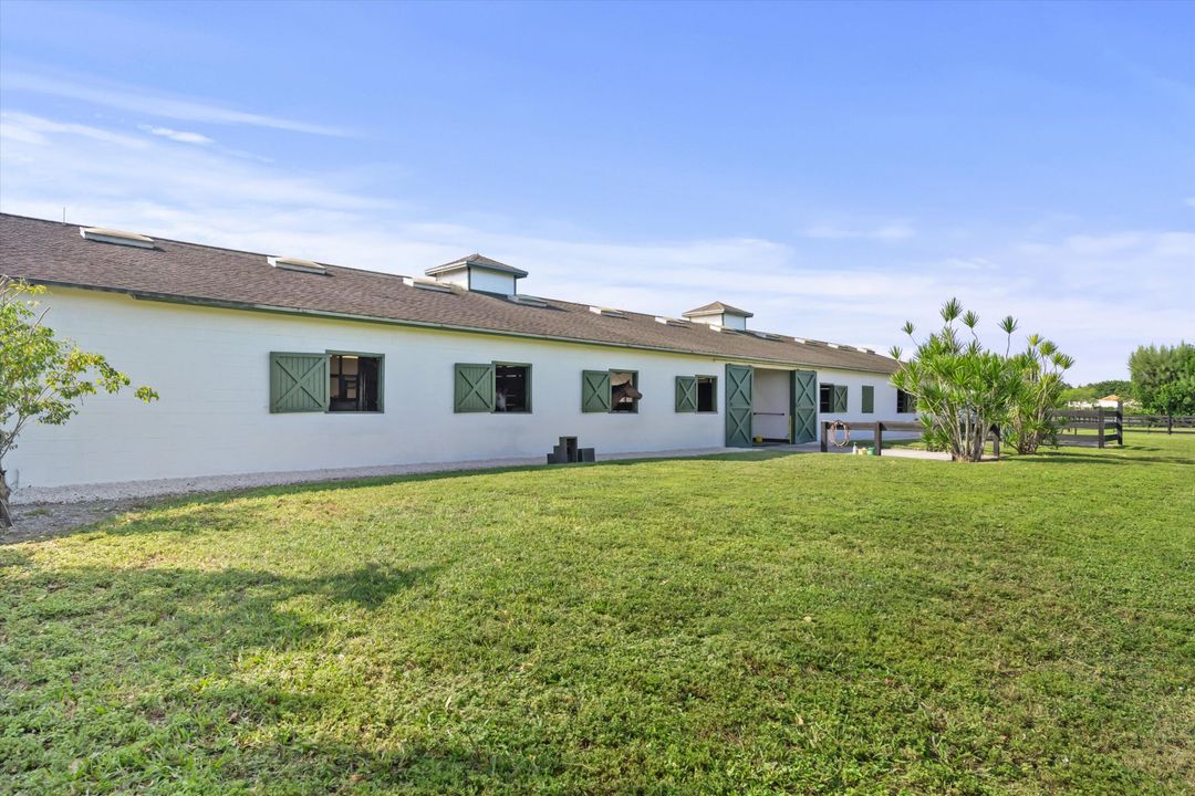 For Sale: $4,950,000 (2 beds, 2 baths, 864 Square Feet)