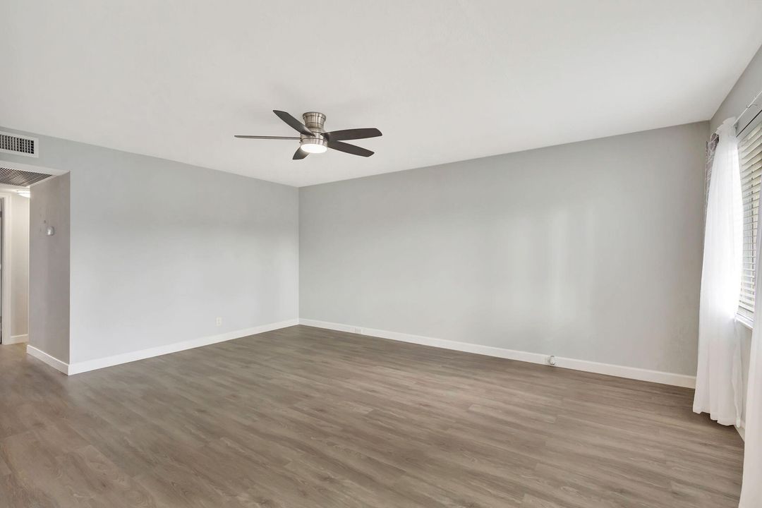 For Sale: $200,000 (2 beds, 1 baths, 798 Square Feet)