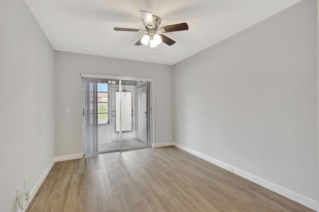 For Sale: $200,000 (2 beds, 1 baths, 798 Square Feet)