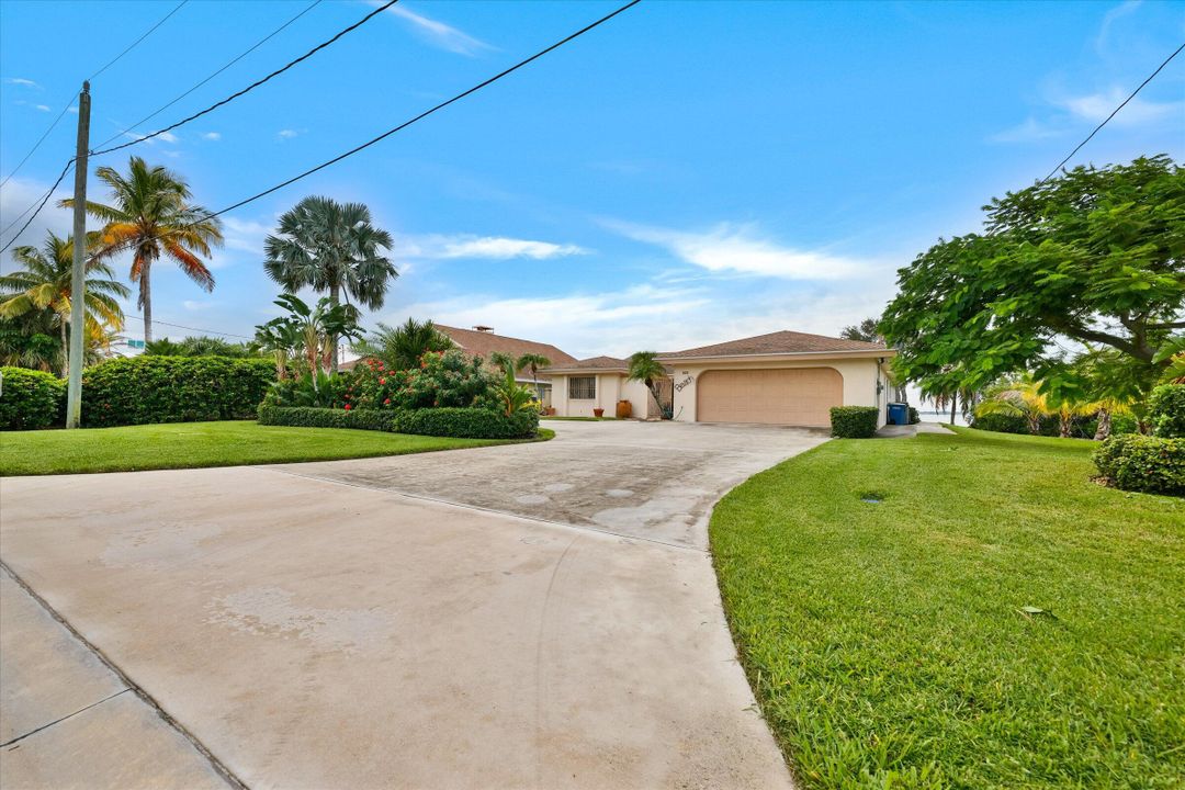 For Sale: $1,699,999 (3 beds, 2 baths, 2328 Square Feet)