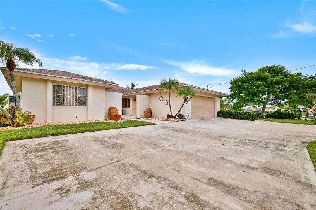 For Sale: $1,699,999 (3 beds, 2 baths, 2328 Square Feet)