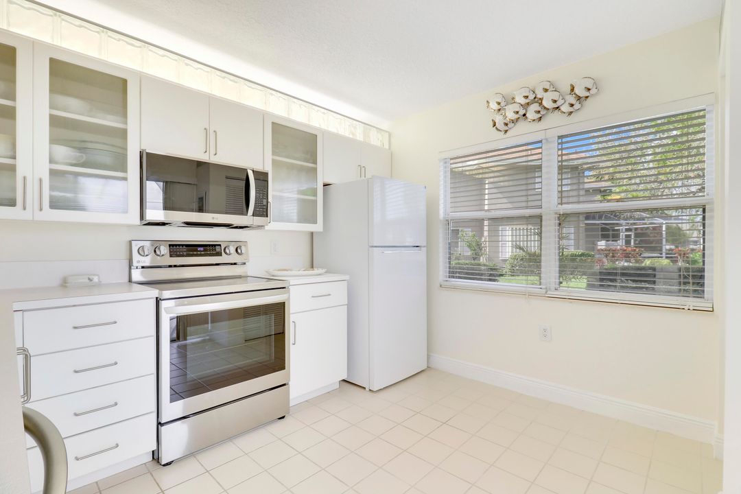 For Sale: $320,000 (2 beds, 2 baths, 1374 Square Feet)