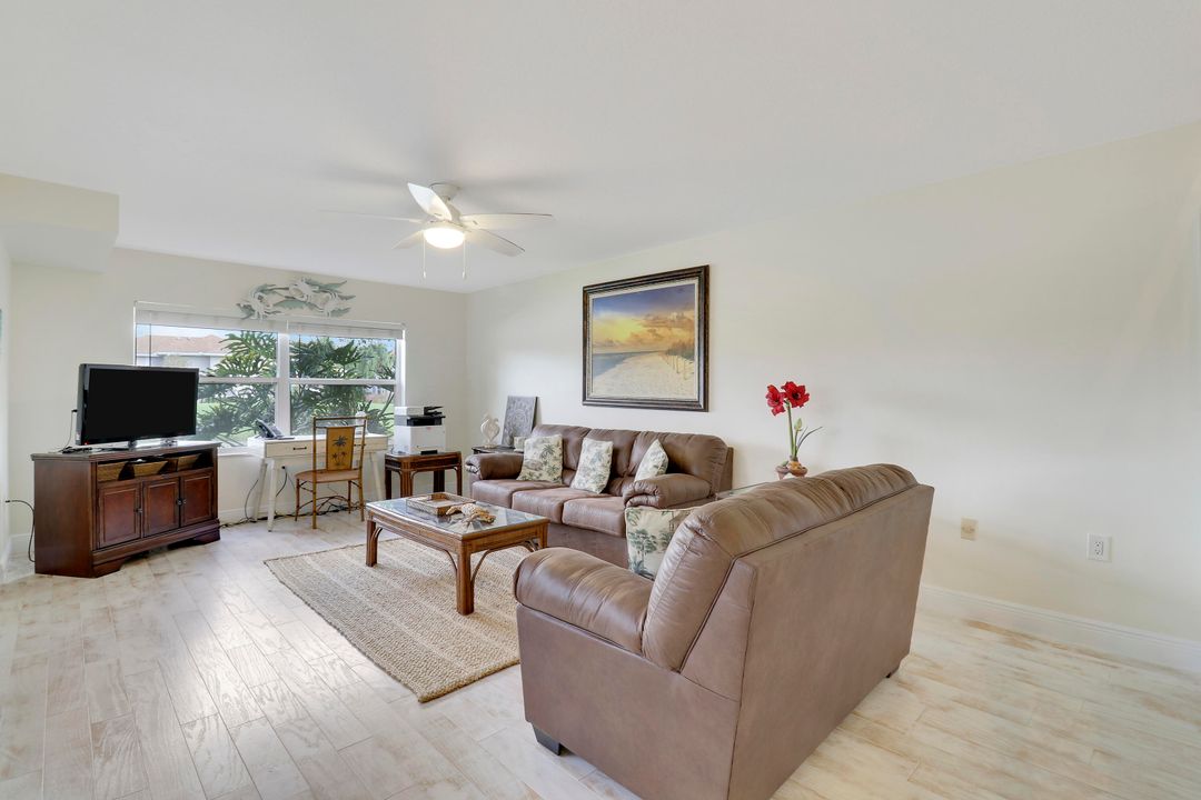 For Sale: $320,000 (2 beds, 2 baths, 1374 Square Feet)