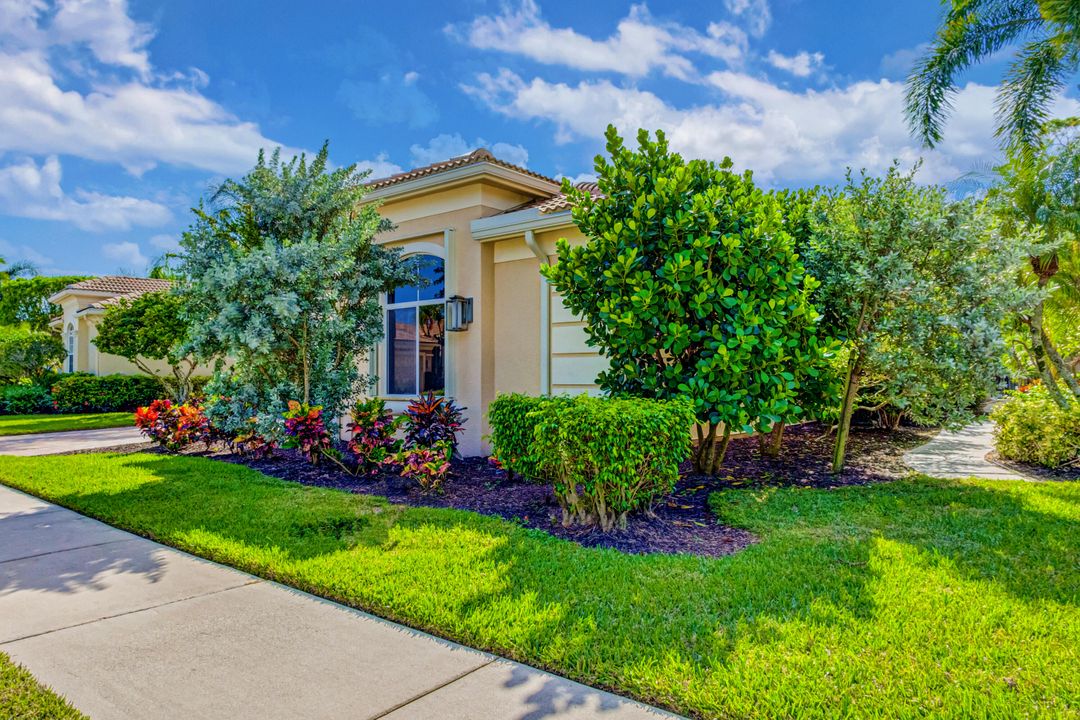 For Sale: $2,150,000 (3 beds, 3 baths, 2913 Square Feet)