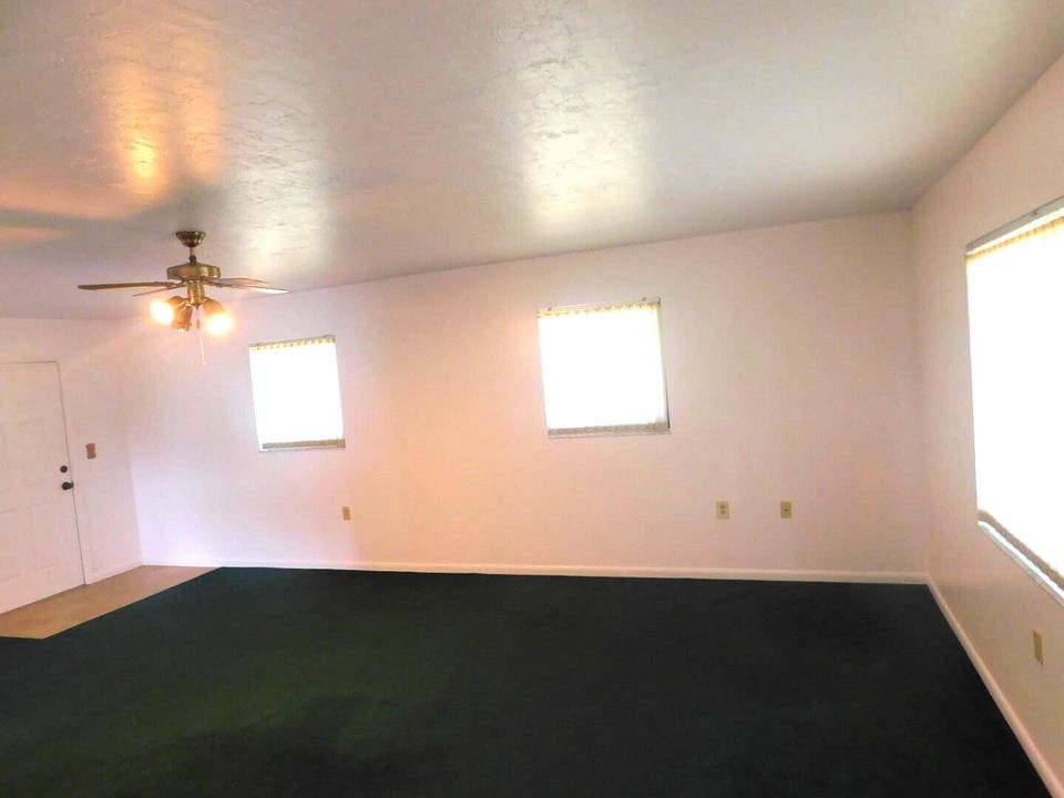 For Sale: $345,000 (3 beds, 2 baths, 1614 Square Feet)