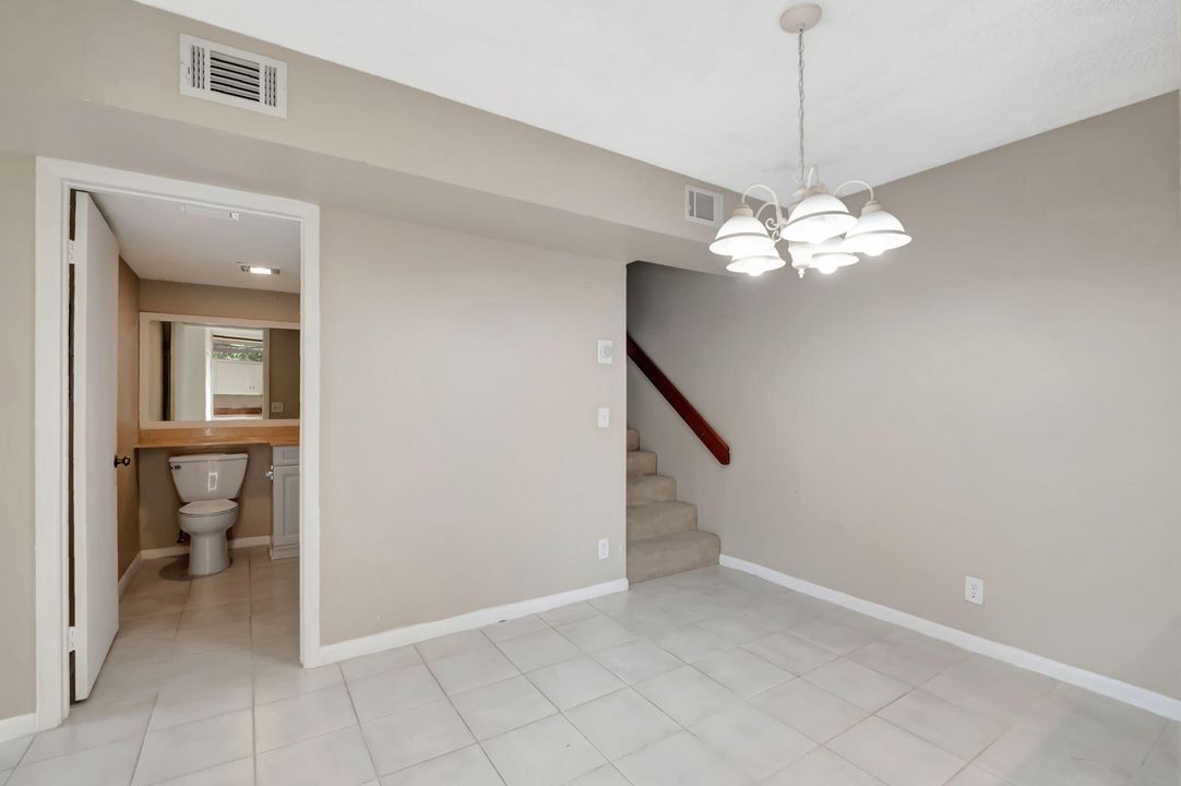 For Sale: $375,000 (2 beds, 2 baths, 1302 Square Feet)