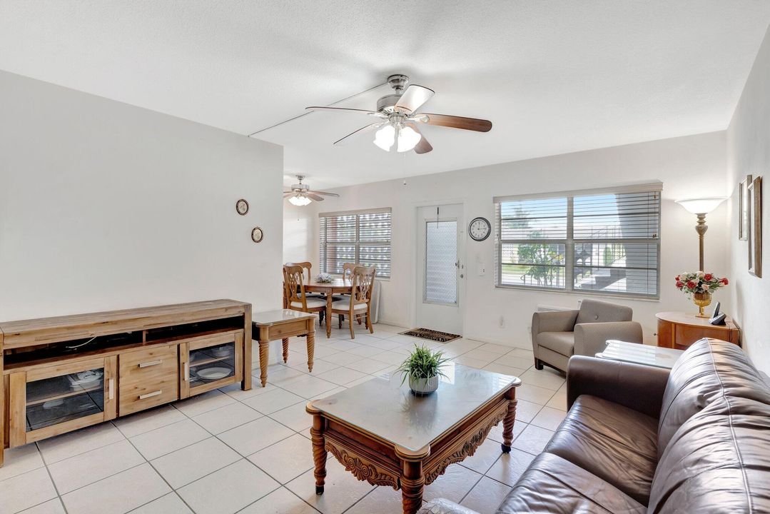 Active With Contract: $159,900 (2 beds, 1 baths, 800 Square Feet)