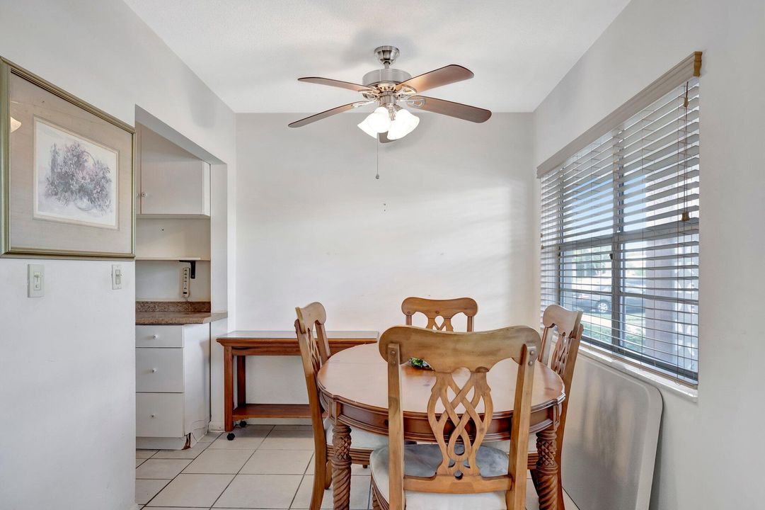 Active With Contract: $159,900 (2 beds, 1 baths, 800 Square Feet)