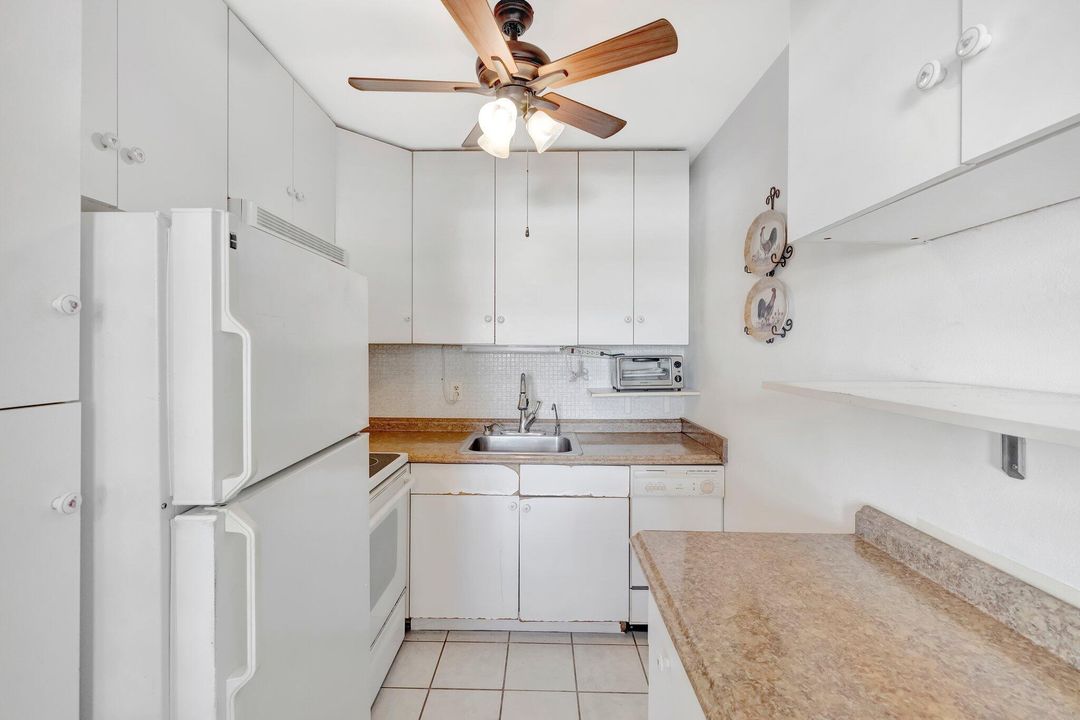 Active With Contract: $159,900 (2 beds, 1 baths, 800 Square Feet)