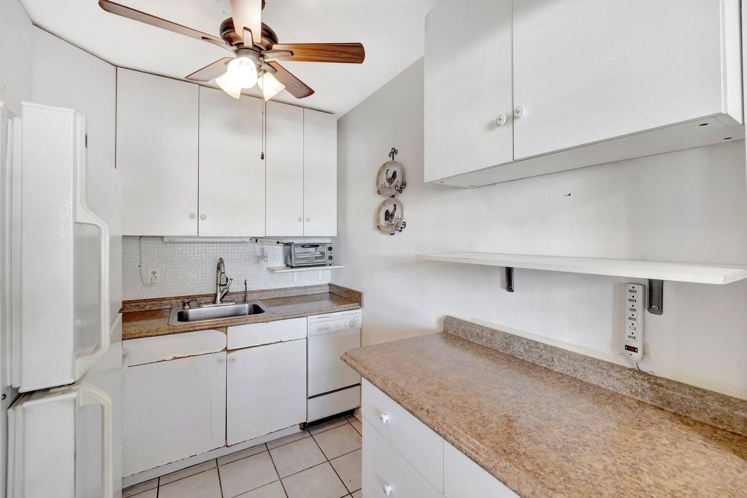 Active With Contract: $159,900 (2 beds, 1 baths, 800 Square Feet)