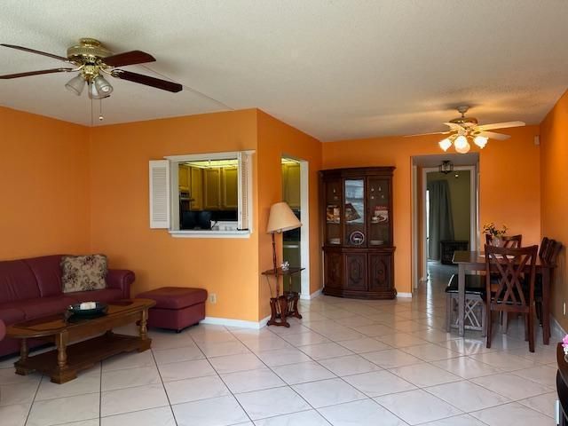 For Sale: $107,900 (1 beds, 1 baths, 646 Square Feet)