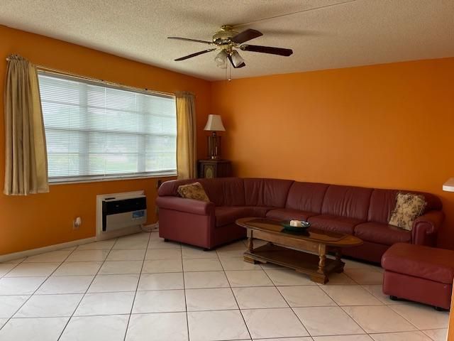 For Sale: $107,900 (1 beds, 1 baths, 646 Square Feet)