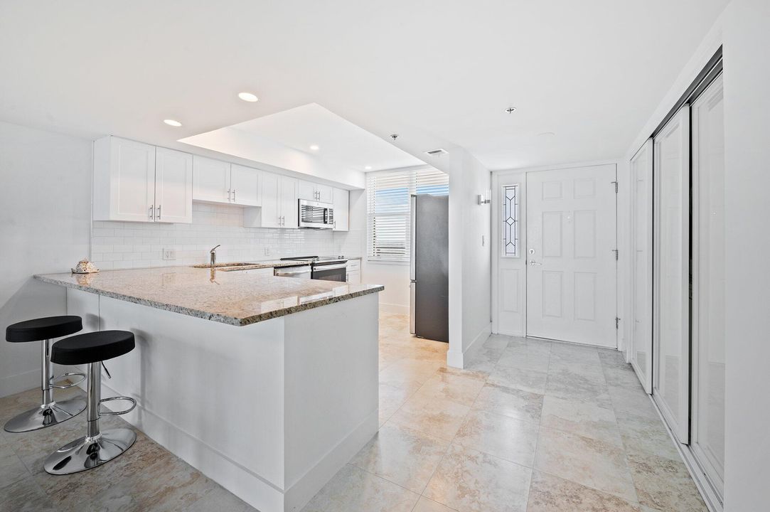 For Sale: $1,050,000 (2 beds, 2 baths, 1295 Square Feet)