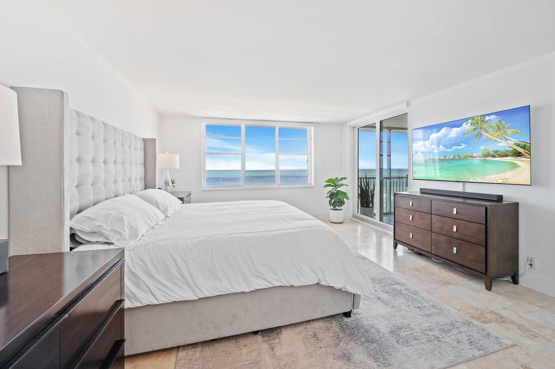 For Sale: $1,050,000 (2 beds, 2 baths, 1295 Square Feet)