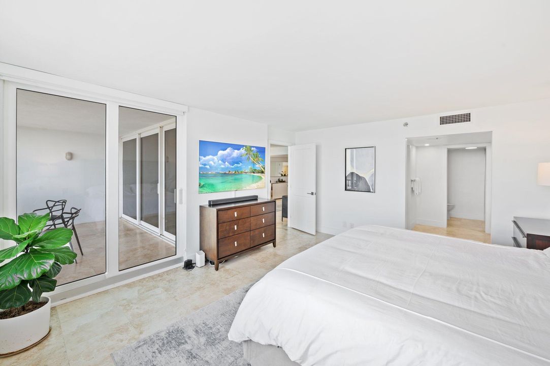 For Sale: $1,050,000 (2 beds, 2 baths, 1295 Square Feet)