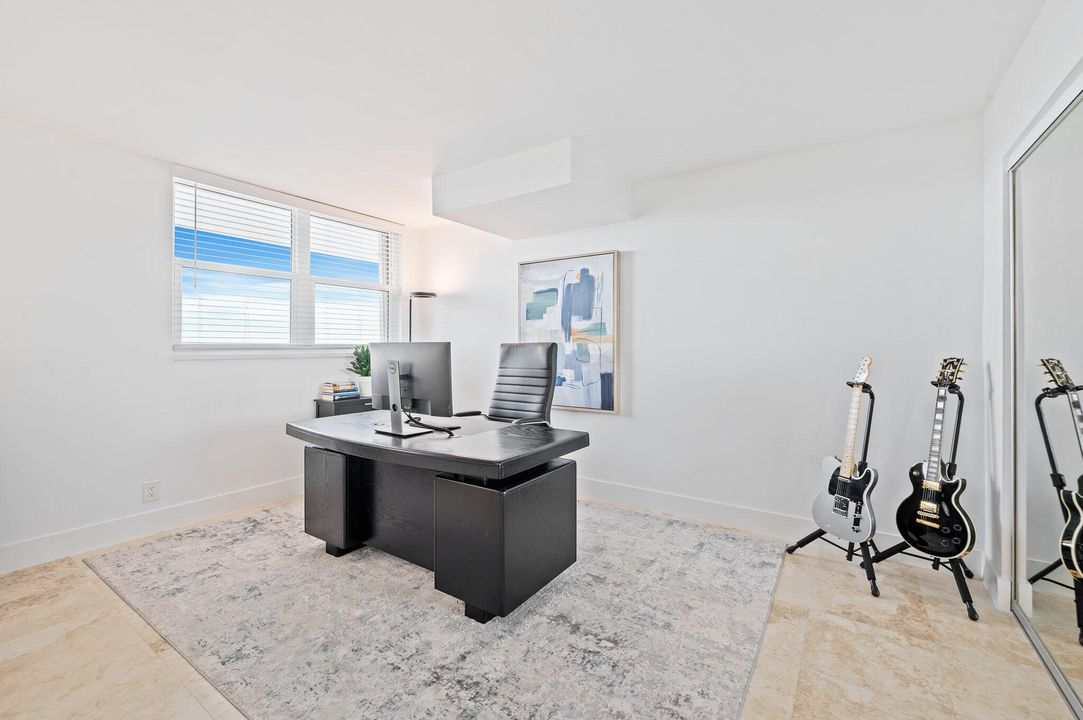 For Sale: $1,050,000 (2 beds, 2 baths, 1295 Square Feet)