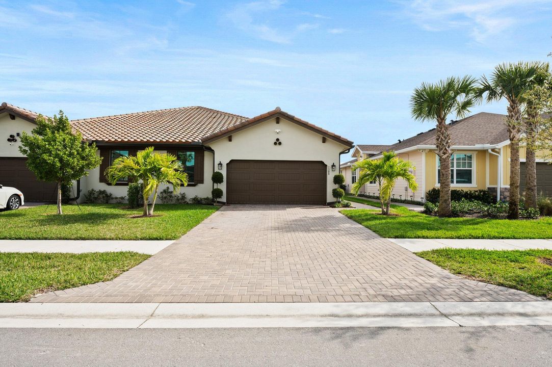 For Sale: $695,000 (3 beds, 2 baths, 1952 Square Feet)