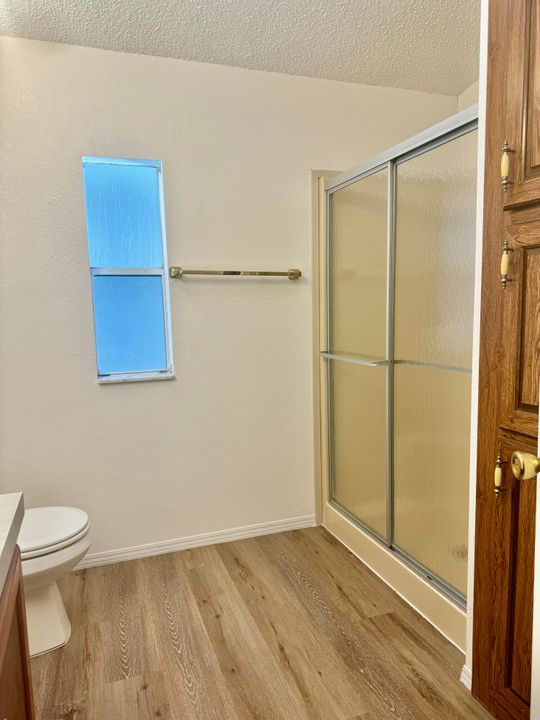 Active With Contract: $169,000 (2 beds, 2 baths, 1181 Square Feet)