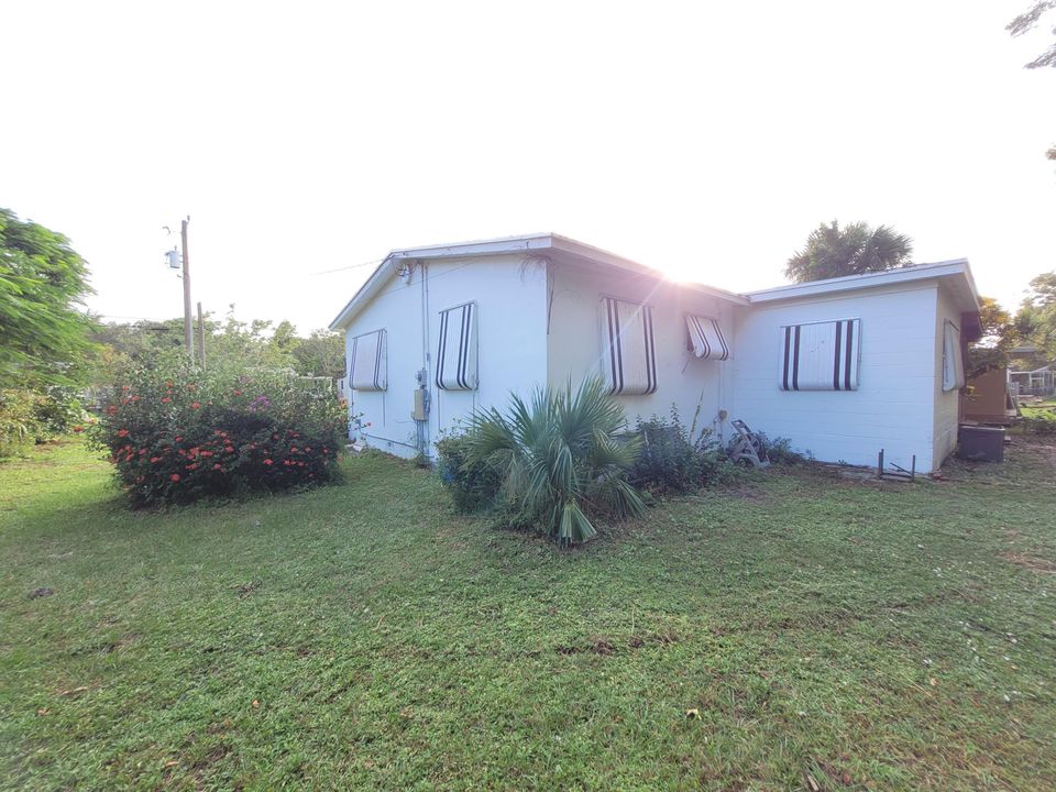 For Sale: $225,000 (2 beds, 1 baths, 999 Square Feet)