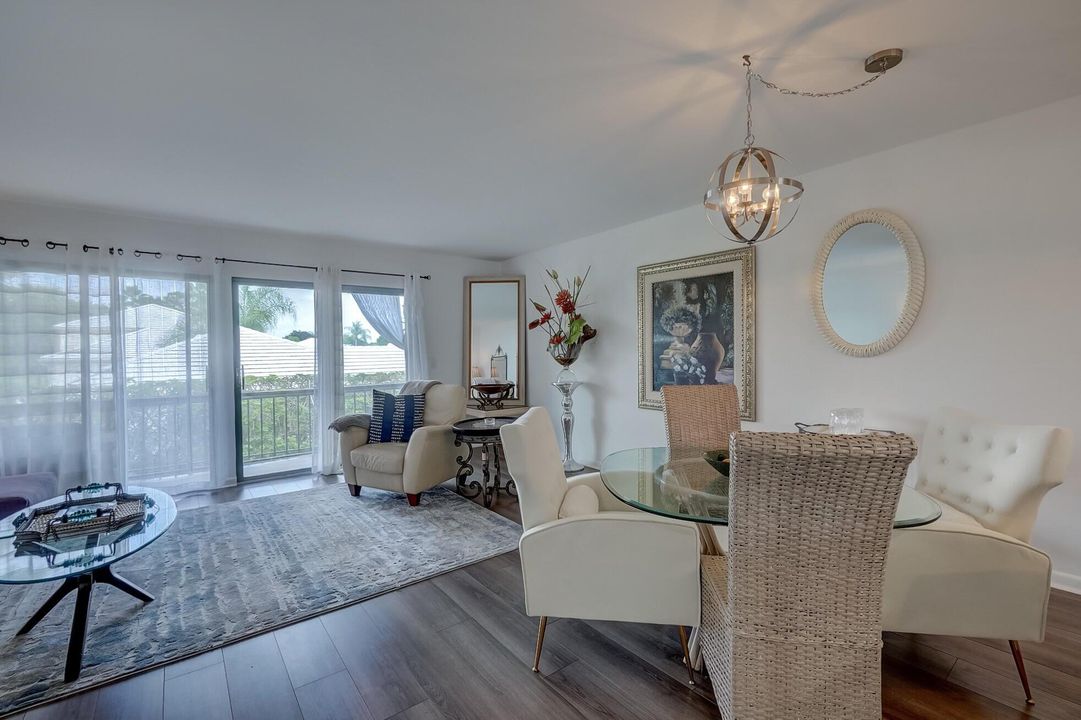 For Sale: $274,900 (2 beds, 2 baths, 1230 Square Feet)