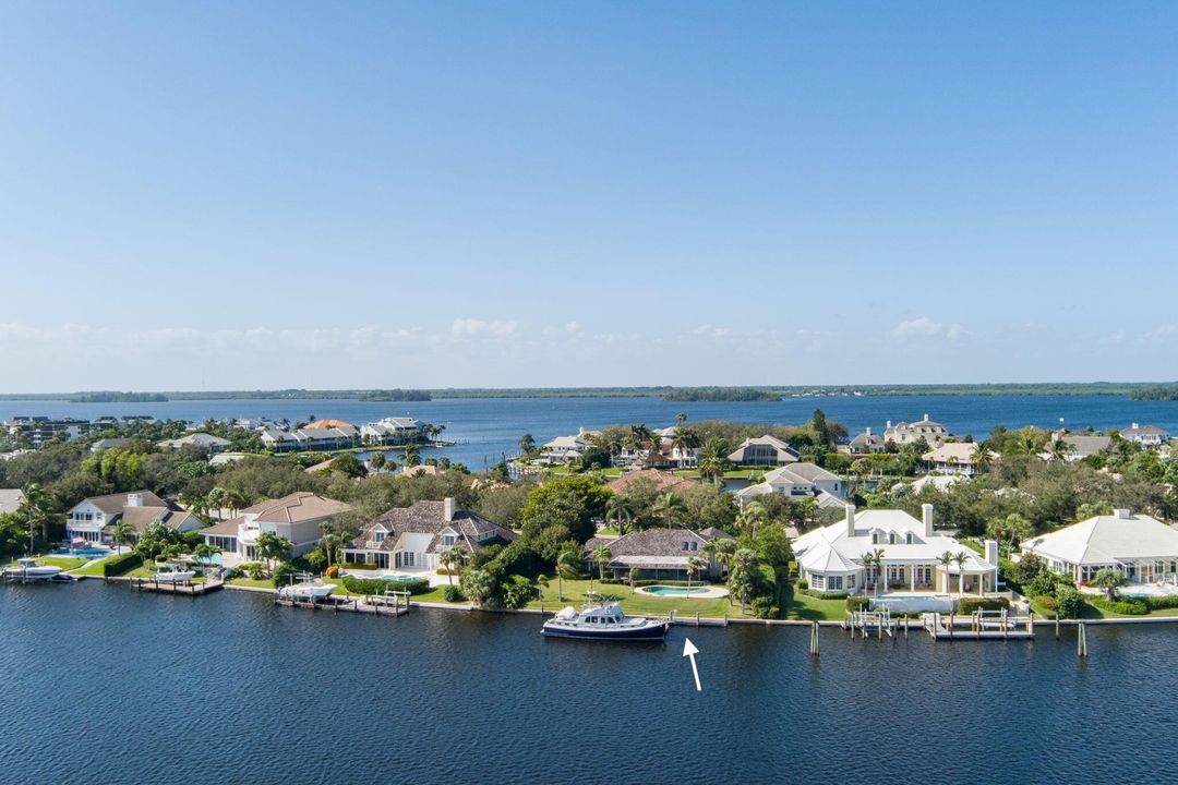 For Sale: $2,250,000 (3 beds, 2 baths, 2601 Square Feet)