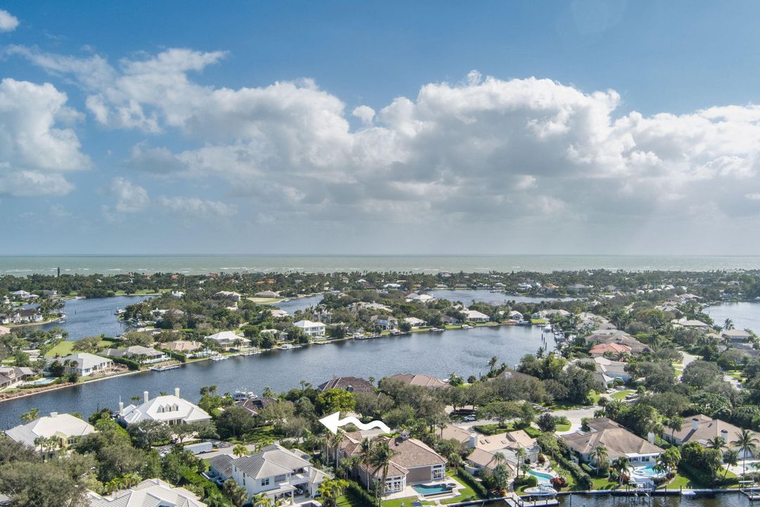 For Sale: $2,250,000 (3 beds, 2 baths, 2601 Square Feet)