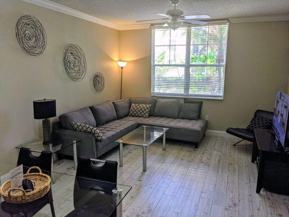 For Rent: $4,500 (1 beds, 1 baths, 756 Square Feet)