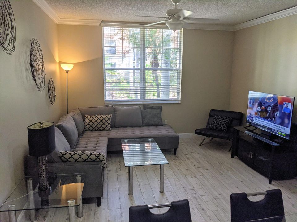 For Rent: $4,500 (1 beds, 1 baths, 756 Square Feet)