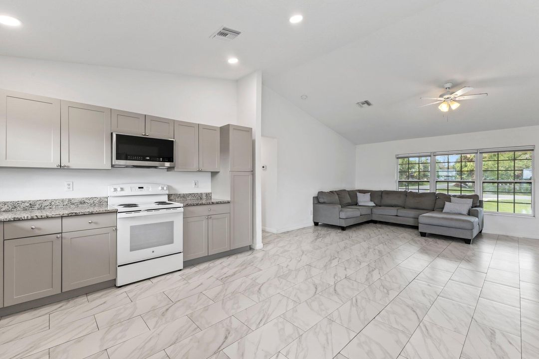 For Sale: $314,900 (3 beds, 2 baths, 1731 Square Feet)