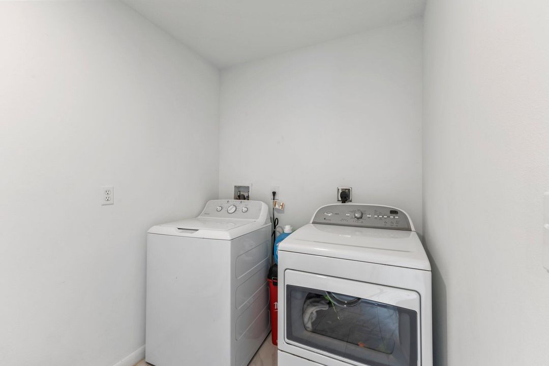 For Sale: $314,900 (3 beds, 2 baths, 1731 Square Feet)