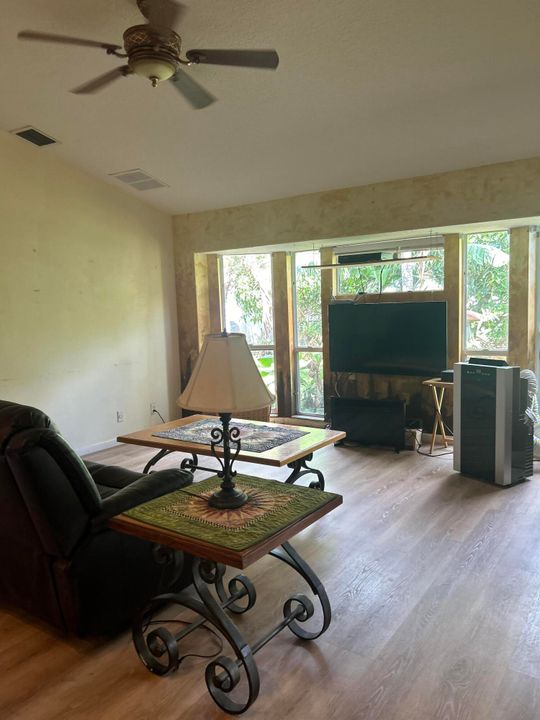 For Sale: $375,000 (3 beds, 2 baths, 1919 Square Feet)