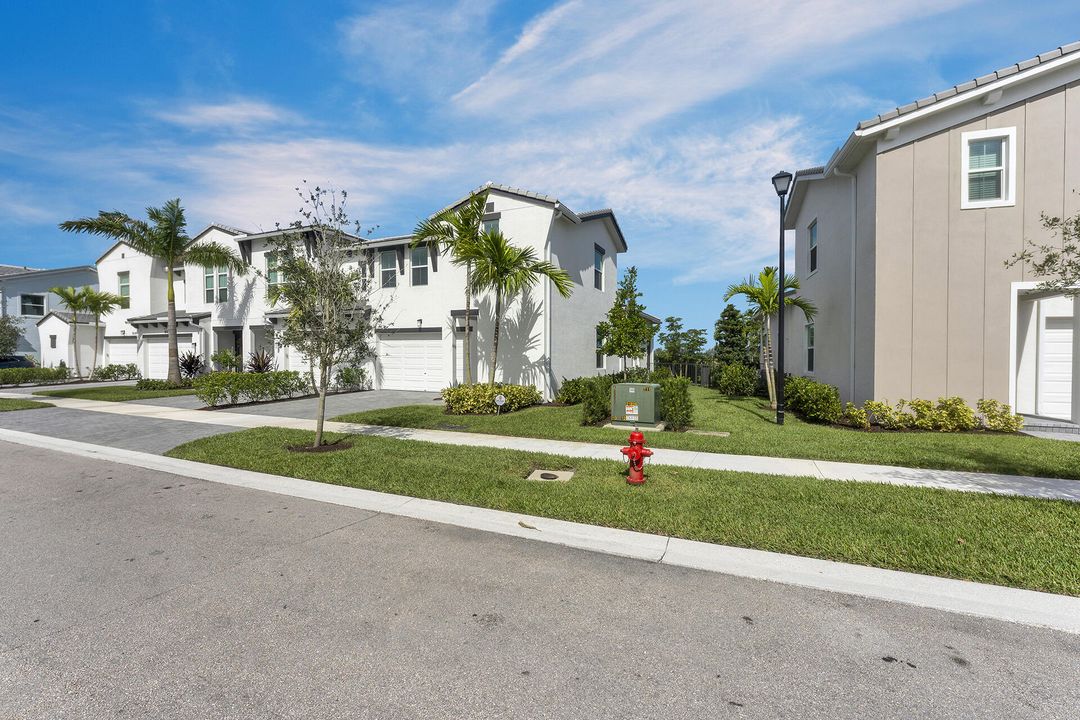 For Sale: $529,000 (3 beds, 2 baths, 1669 Square Feet)