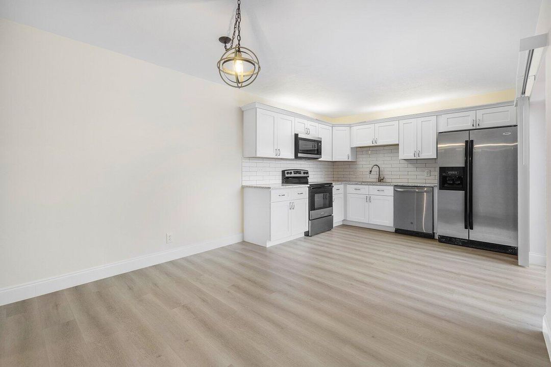 For Sale: $324,900 (2 beds, 2 baths, 1288 Square Feet)