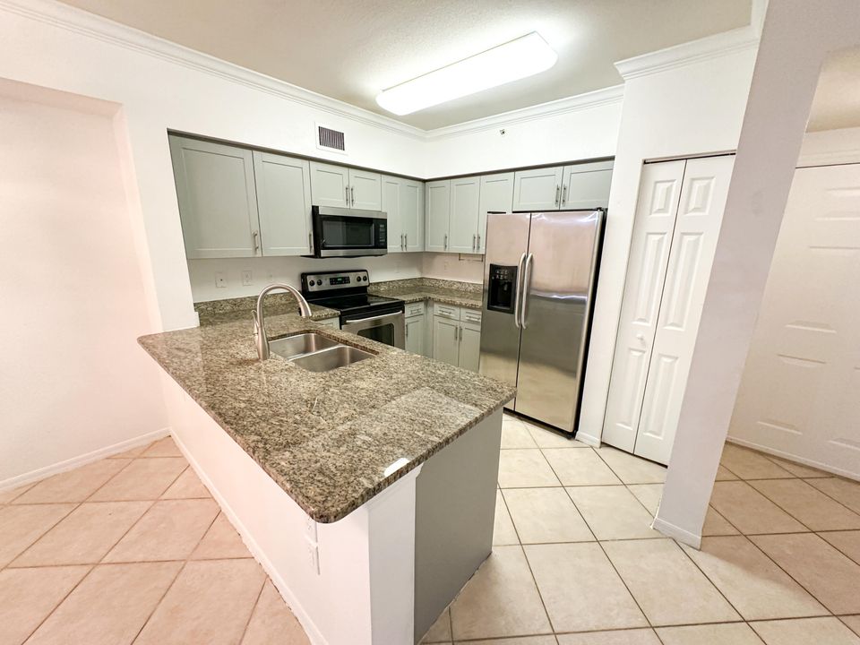 Active With Contract: $2,400 (3 beds, 2 baths, 1493 Square Feet)