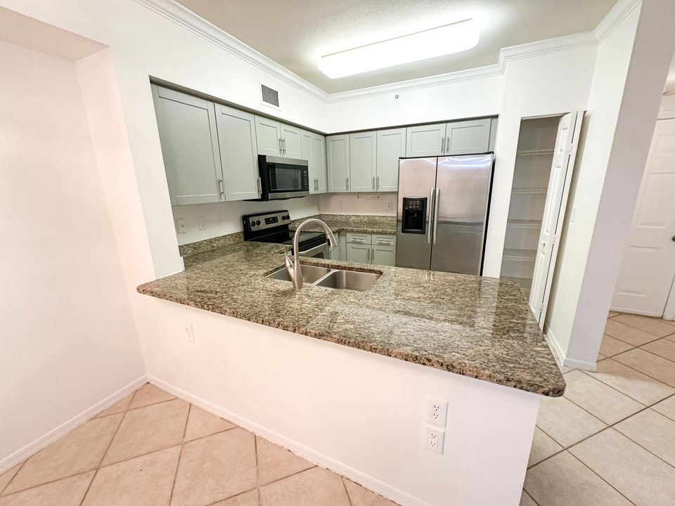 Active With Contract: $2,400 (3 beds, 2 baths, 1493 Square Feet)