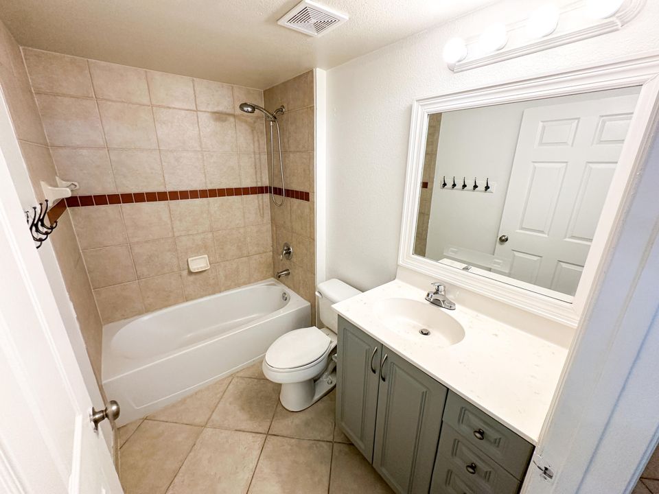 Active With Contract: $2,400 (3 beds, 2 baths, 1493 Square Feet)