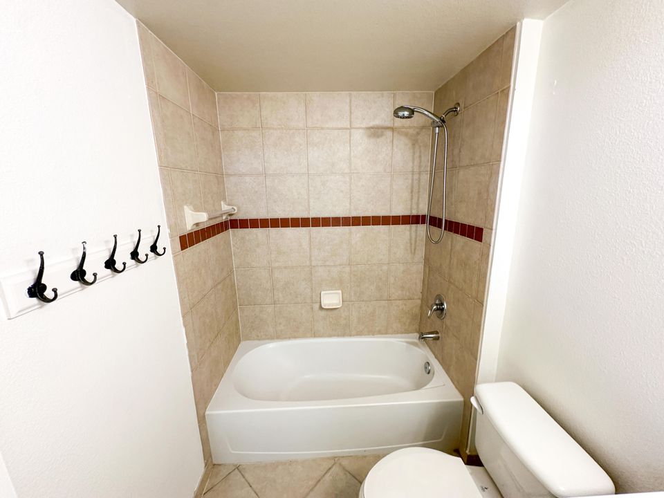 Active With Contract: $2,400 (3 beds, 2 baths, 1493 Square Feet)